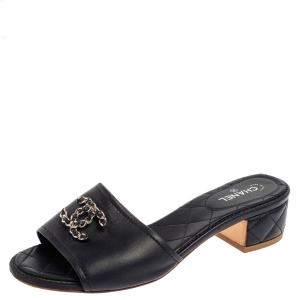 مملوكة مسبقًا Chanel Navy Blue Quilted Leather CC Chain Slide Sandals Size 38.5 