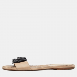 Pre Owned Chanel Beige/Black Leather CC Camellia Flat Slides Size 38.5