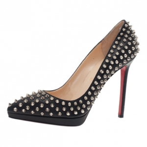 مملوكة مسبقًا Christian Louboutin Black Pigalle Plato Spikes Pumps Size 39.5