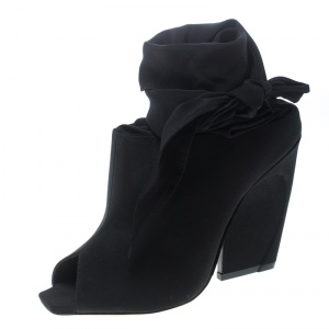 مملوكة مسبقًا بوت للكاحل ديور بروكلين جلد أسود ووردي فاتح بحزام للكاحل ومقدمة مفتوحة مقاس 39