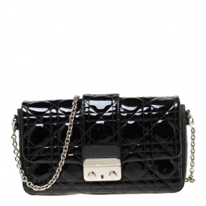 مملوكة مسبقًا Dior Black Patent Leather New Lock Chain Clutch Bag