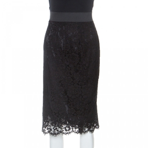 مملوكة مسبقًا تنورة دولتشي أند غابانا طول ركبة دانتيل سوداء M