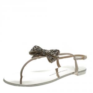Pre Owned Giuseppe Zanotti Beige Suede Rock Crystal Embellished Bow Flat Thong Sandals Size 40