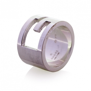 مملوكة مسبقًا Gucci Silver Band Cutout Ring Size 49