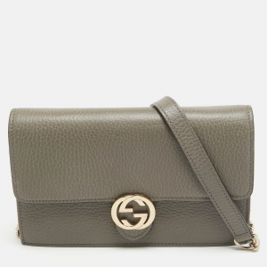 مملوكة مسبقًا Gucci Grey Leather Interlocking G Wallet On Chain