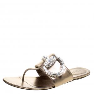 مملوكة مسبقًا Gucci Metalllic Grey Leather Crystal Embellished Horsebit Flat Thongs Size 40