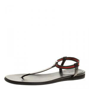 مملوكة مسبقًا صندل غوتشي بإصبع اريا ويب جلد أسود مقاس 35