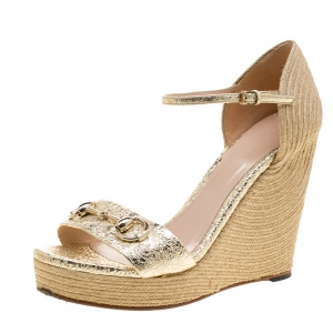 Pre Owned Gucci Gold Crackled Leather Carolina Horsebit Espadrille Wedge Sandals Size 38.5