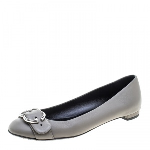 مملوكة مسبقًا Gucci Grey Leather Sachalin Buckle Detail Ballet Flats Size 37.5