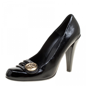 Pre Owned Gucci Black Patent Leather Medallion Crest Pumps Size 37.5