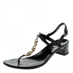 مملوكة مسبقًا صندل بإصبع غوتشي سير سلسلة جلد لامع أخضر زيتوني ميتالك مقاس 37.5