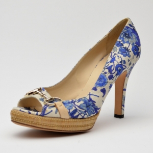 مملوكة مسبقًا Gucci Blue Floral Peep Toe Pumps Size 41