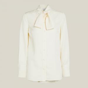 قميص ليور "بوردين" مع ياقة بأسلوب وشاح وأزرار كريمي FR 48