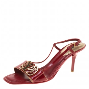 مملوكة مسبقًا Louis Vuitton Red Patent Leather Logo Detail Slingback Sandals Size 39