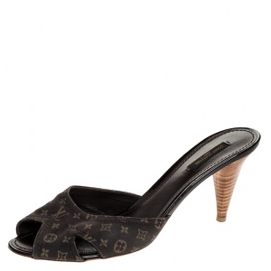 Pre Owned صندل سلايد لوي فيتون كانفاس مونوغرامي ميني بني مقاس 40.5