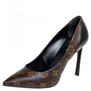 مملوكة مسبقًا Louis Vuitton Brown/Beige Monogram Canvas And Black Patent Leather Cherie Pumps Size 38