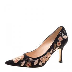 Pre Owned Manolo Blahnik Black Floral Embroidered Canvas Kayal Pointed Toe Pumps Size 35.5