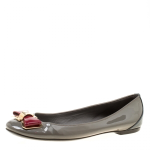 مملوكة مسبقًا Louis Vuitton Grey Patent Leather Lou Bow Detail Ballet Flats Size 37