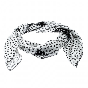 مملوكة مسبقًا Oscar De La Renta Black and White Heart Printed Silk Square Scarf