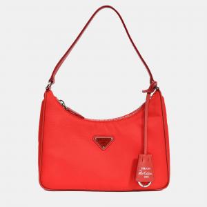 مملوكة مسبقًا Prada Limited Edition Red Re-Nylon 2005 Shoulder Bag