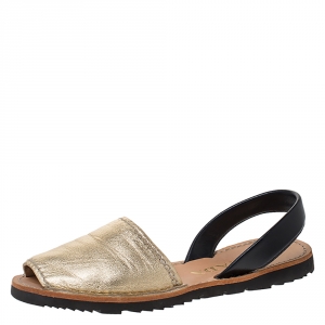 Pre Owned Prada Gold And Black Leather Slingback Flat Sandals Size 38.5