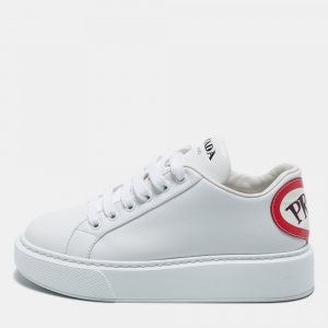 مملوكة مسبقًا Prada White Leather Logo Sneakers Size 35