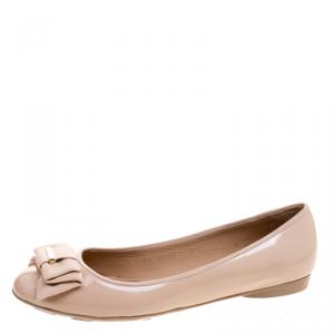 مملوكة مسبقًا حذاء فلات باليه سالفاتوري فيراغامو فيونكة جلد لامع بيج مقاس 39