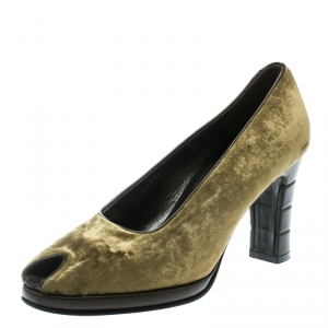 Pre Owned حذاء كعب عالي سالفاتوري فيراغامو بمقدمة مفتوحة قطيفة أخضر مقاس 36.5