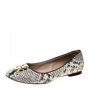 Pre Owned حذاء باليرينا فلات توري بورش ريفا جلد ثعبان بارز ثنائي اللون مقاس 37.5