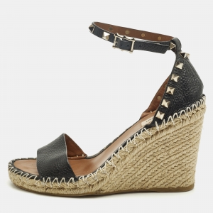 مملوكة مسبقًا صندل فالنتينو روكستد جلد كحلي بلاتفورم ويدج مقاس 37