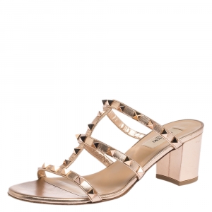 مملوكة مسبقًا Valentino Metallic Rose Gold Rockstud Block Heel Cage Sandals Size 38