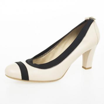 Stuart Weitzman Cream &amp; Black Elastic Trim Easily Pumps Size 39.5