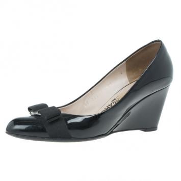 Salvatore Ferragamo Black Patent Flo Vara Bow Wedge Pumps Size 39