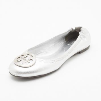 Tory Burch Silver Reva Metallic Pebbled Leather Logo Ballet Flats Size 38.5