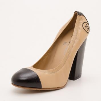 Chanel Beige and Black Leather Cap Toe Pumps Size 38.5