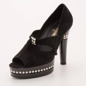 Chanel Black Paris-Moscow Collection Pearl Trim Pumps Size 38.5