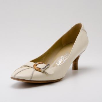 Salvatore Ferragamo Cream Leather Buckle Pumps Size 38.5