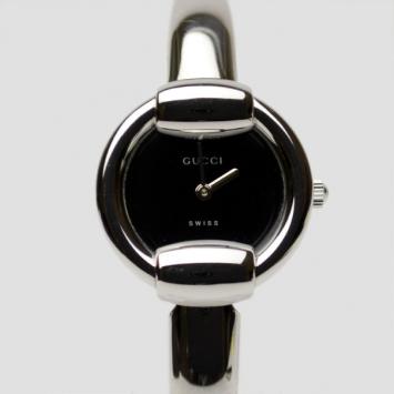 Gucci Black Bangle 1400L Womens Wristwatch 25.5 MM