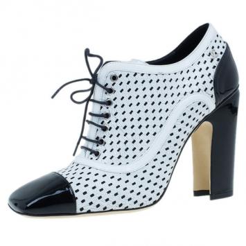 Chanel Black and White Patent Leather Oxford Pumps Size 38