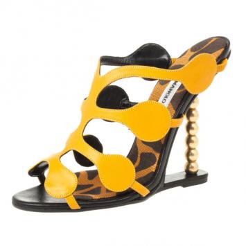 Manolo Blahnik Yellow Leather Amiela Court Shoes Size 39