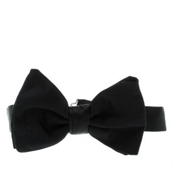 مملوكة مسبقًا Giorgio Armani Black Silk Classic Bow Tie