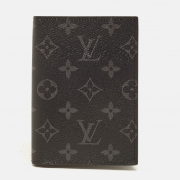 مملوكة مسبقًا Louis Vuitton Passport Cover Monogram Eclipse Canvas 