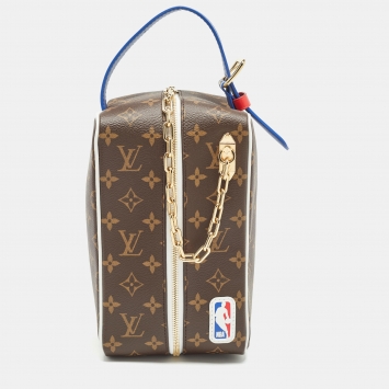 مملوكة مسبقًا Louis Vuitton x NBA Monogram Canvas Cloakroom Dopp Kit Bag