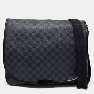 Pre Owned Louis Vuitton Damier Graphite Canvas and Leather Daniel GM Messenger Bag