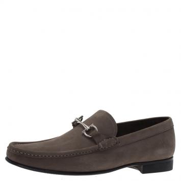 مملوكة مسبقًا Salvatore Ferragamo Grey Nubuck Maurice Gancio Bit Loafers Size 42.5