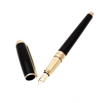 Pre Owned S.T. Dupont D Line Black Lacquer Gold Plated Fountain Pen