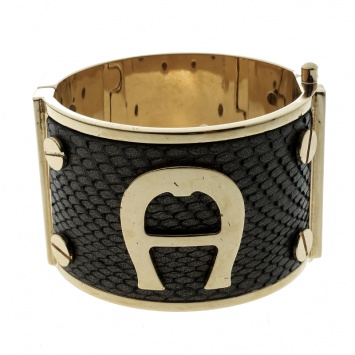 مملوكة مسبقًا Aigner Metallic Leather Gold Tone Wide Cuff Bracelet 18cm