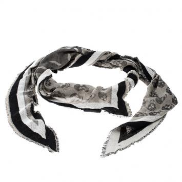 Pre Owned Alexander McQueen Beige Skull Pattern Kefia Triangle Scarf
