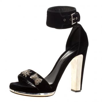 مملوكة مسبقًا Alexander McQueen Black Velvet Crystal Embellished Ankle Cuff Sandals Size 39