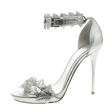 Pre Owned Alexander McQueen Metallic Silver Textured Leather Ivy Leaf Embellished Open Toe Sandals Size 38.5